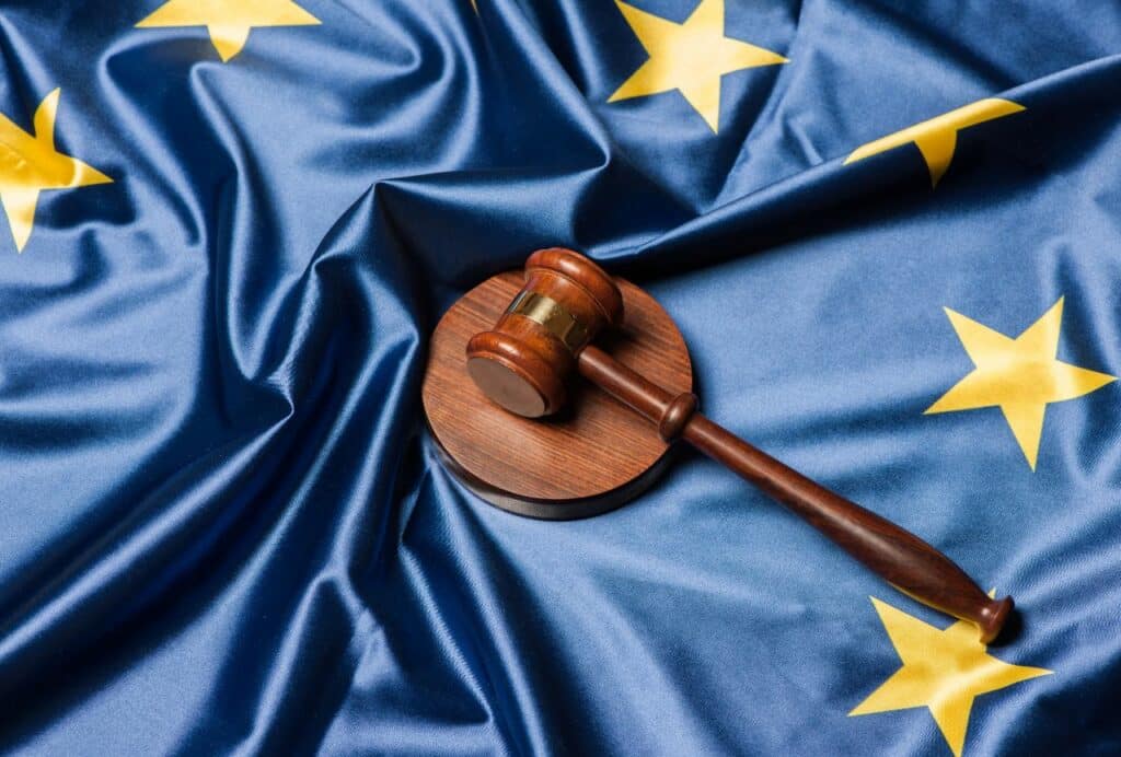 El Código de Buenas Prácticas para IA de uso general es una oportunidad clave: voluntario, pero inteligente. Ayuda a cumplir con la Ley de IA de la UE antes de la plena entrada en vigor, con ventajas legales y operativas claras. Si desarrollas o usas IA, plantéate firmarlo: será un sello de confianza y responsabilidad.