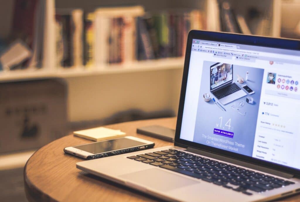 El acceso universal a la información no es un lujo: es la linterna que nos permite ver con claridad en un mundo lleno de dudas, úsala para tomar mejores decisiones y contribuir a una sociedad más participativa. Haz preguntas, busca respuestas, exige transparencia. Porque una sociedad informada no solo decide mejor: también se protege, progresa y es más libre.