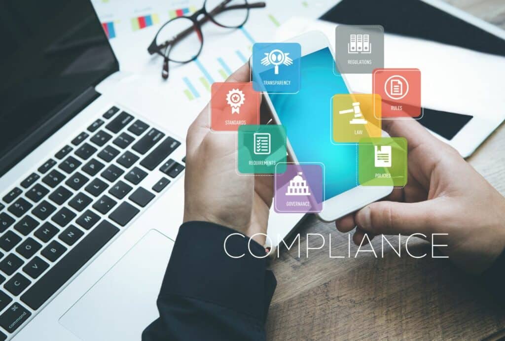 Cuando una empresa oye la palabra "cumplimiento" (o Compliance), casi siempre piensa en la protección de datos (RGPD). Pero esta es solo la punta del iceberg, puedes estar dejándote fuera otras partes muy importantes del cumplimiento. El verdadero Compliance abarca todas las normas que tu negocio debe seguir para operar legal y éticamente. Ignorar el panorama completo no es solo un riesgo legal; también supone una amenaza directa para la confianza de tus clientes y la reputación de tu empresa.