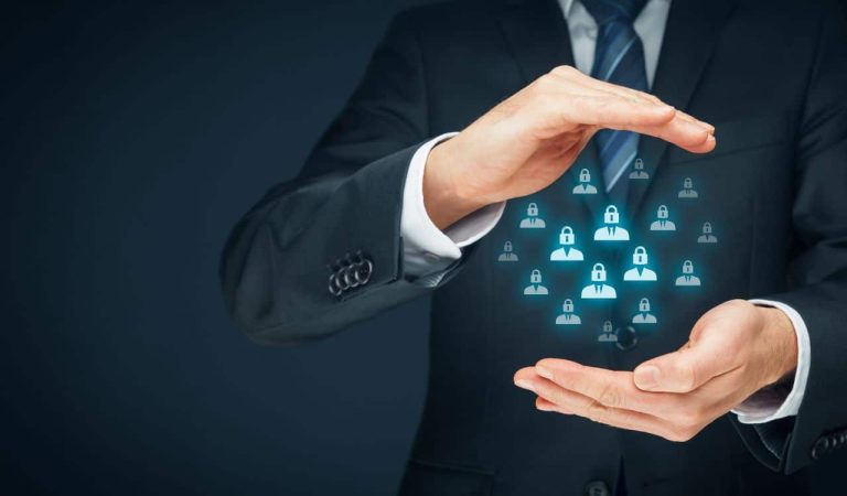 Un contrato de encargo de tratamiento es un acuerdo legal entre el responsable del tratamiento (la empresa que decide cómo y para qué se usan los datos) y el encargado del tratamiento (el proveedor que trata esos datos por encargo). La propia Agencia Española de Protección de Datos tiene publicadas guías con Directrices para la elaboración de contratos entre responsables y encargados del tratamiento. 