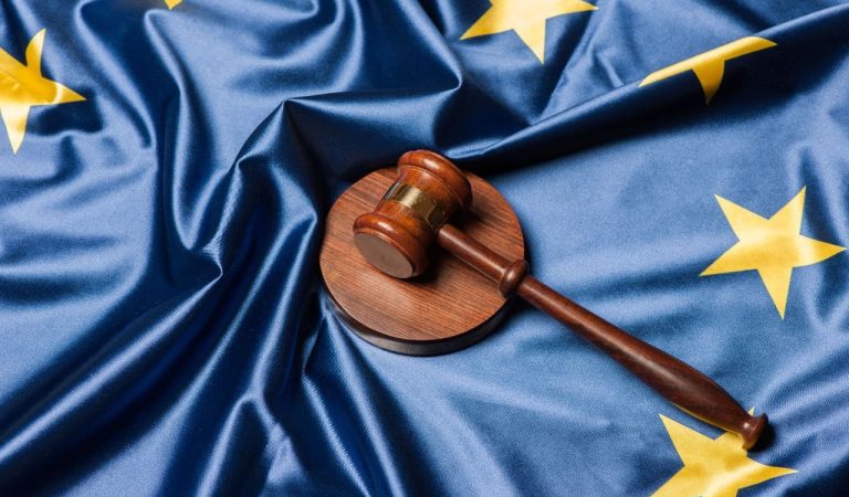 El Código de Buenas Prácticas para IA de uso general es una oportunidad clave: voluntario, pero inteligente. Ayuda a cumplir con la Ley de IA de la UE antes de la plena entrada en vigor, con ventajas legales y operativas claras. Si desarrollas o usas IA, plantéate firmarlo: será un sello de confianza y responsabilidad.