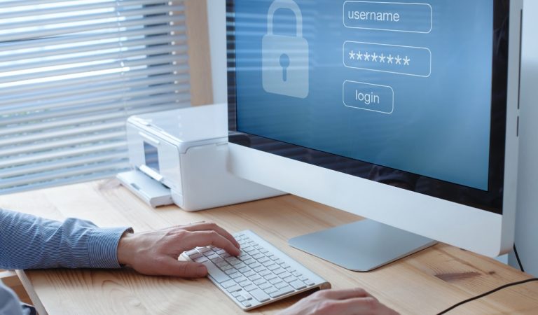 Las brechas de seguridad son una de las situaciones más delicadas en materia de protección de datos. Un correo enviado al destinatario equivocado, la pérdida de un dispositivo, un acceso no autorizado a un sistema corporativo o un ataque informático pueden comprometer datos personales y generar obligaciones legales para la organización.
