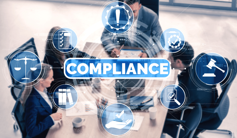 El Compliance, o cumplimiento normativo, es el conjunto de políticas y procedimientos que ayudan a las organizaciones a cumplir con las leyes y a prevenir delitos o malas prácticas.