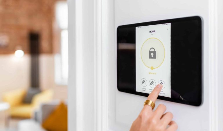 A la par que se han desarrollado tecnologías para la IoT, se han creado los sistemas para vulnerarlas saltando las medidas de seguridad.