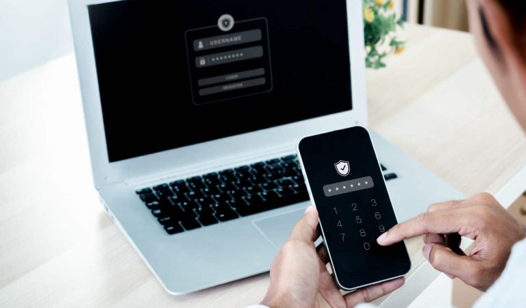 En muchos casos, los ciberataques no van dirigidos directamente contra grandes empresas, sino contra sus proveedores más pequeños. Estos suelen tener menos recursos y medidas de seguridad, lo que los convierte en un punto de entrada atractivo para los atacantes. Un ejemplo claro son los ataques a cadenas de suministro, donde un fallo en un software o servicio externo se convierte en la puerta trasera hacia tu negocio.