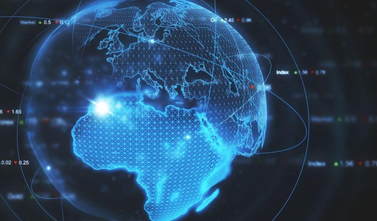 Es completamente normal que muchas empresas usen servicios o tengan sedes en otros países, más aún gracias a la globlización digital. Cuando datos personales de clientes o empleados salen de España o del Espacio Económico Europeo (EEE), se considera una transferencia internacional de datos. Este flujo de información más allá de nuestras fronteras plantea un desafío de compliance: ¿cómo asegurar que esos datos siguen igual de protegidos que dentro de casa?