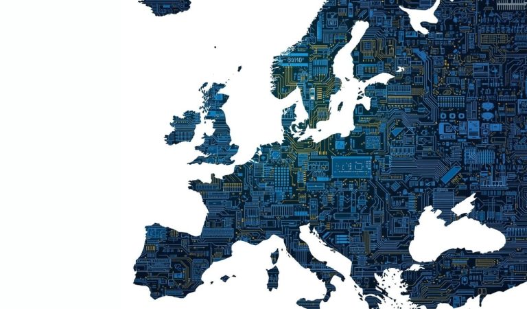 El entorno digital europeo se ha convertido en un auténtico laberinto normativo para empresas y organizaciones. Marcos regulatorios como el RGPD, NIS2, DORA o la futura Ley de Inteligencia Artificial conviven y, en muchos casos, se solapan, generando una carga de cumplimiento digital cada vez más compleja y costosa.