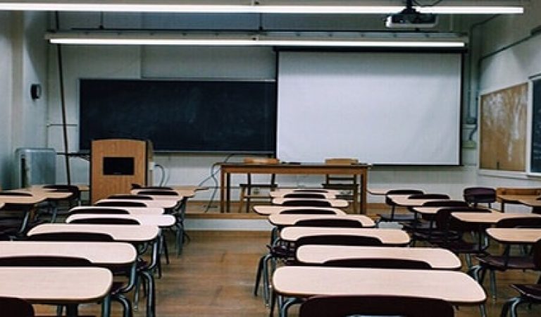 classroom-2093743_960_720o