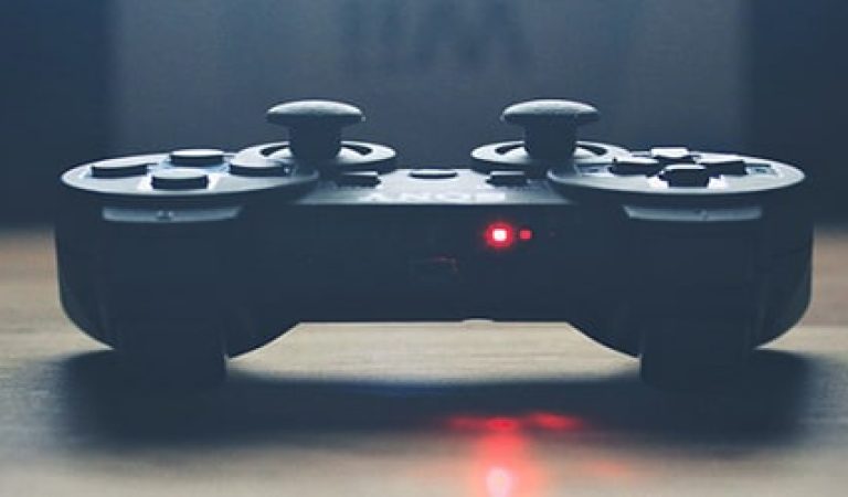 video-controller-336b657_960_720